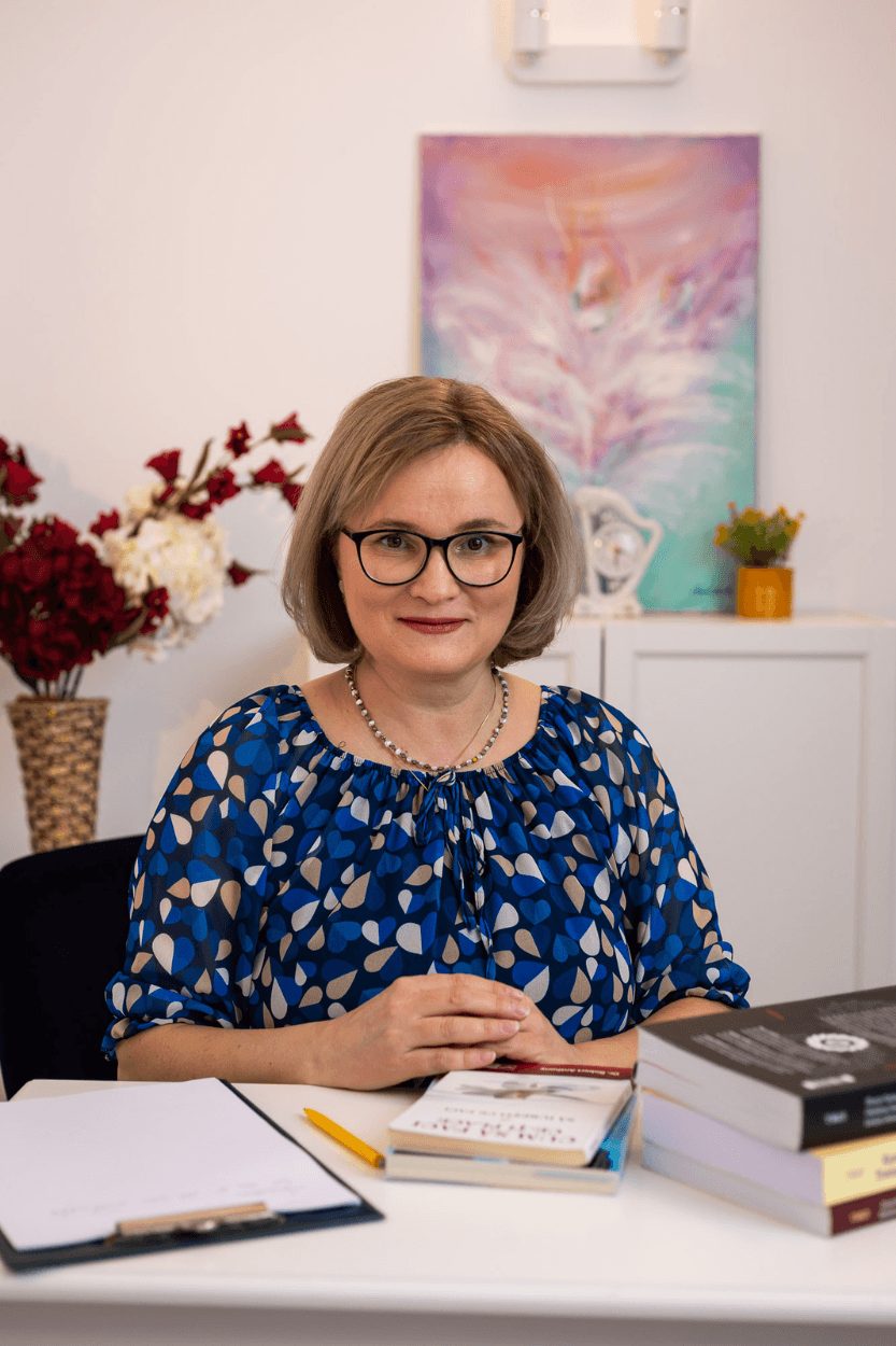 mariana sirbu desk